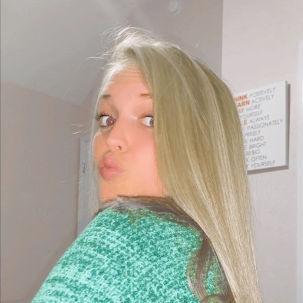 Meet your Posher, Julia